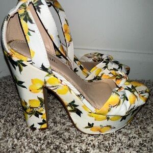 JustFab Yellow Lemon Print Platform Heels